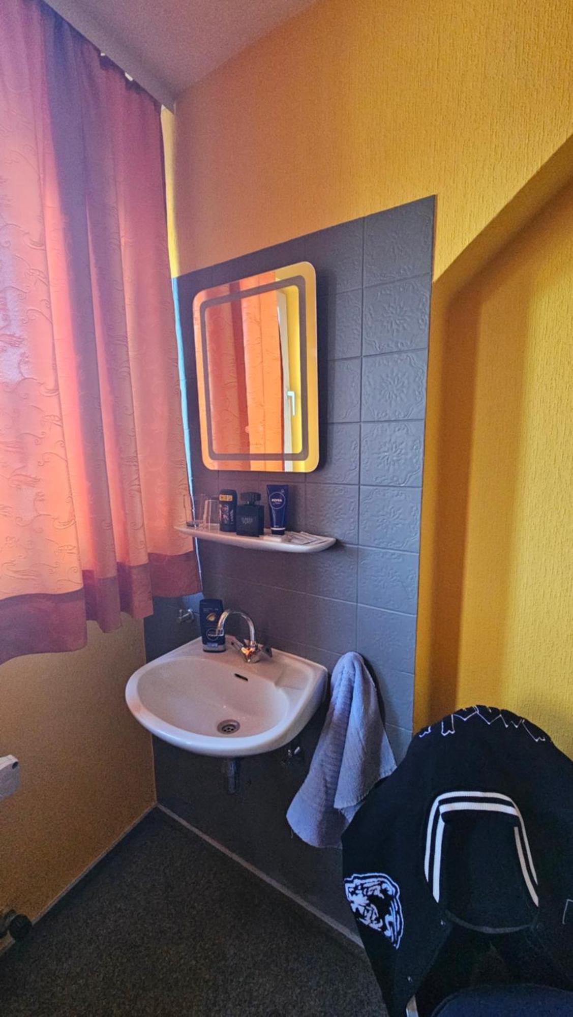Kenner Treff Hotell Exteriör bild