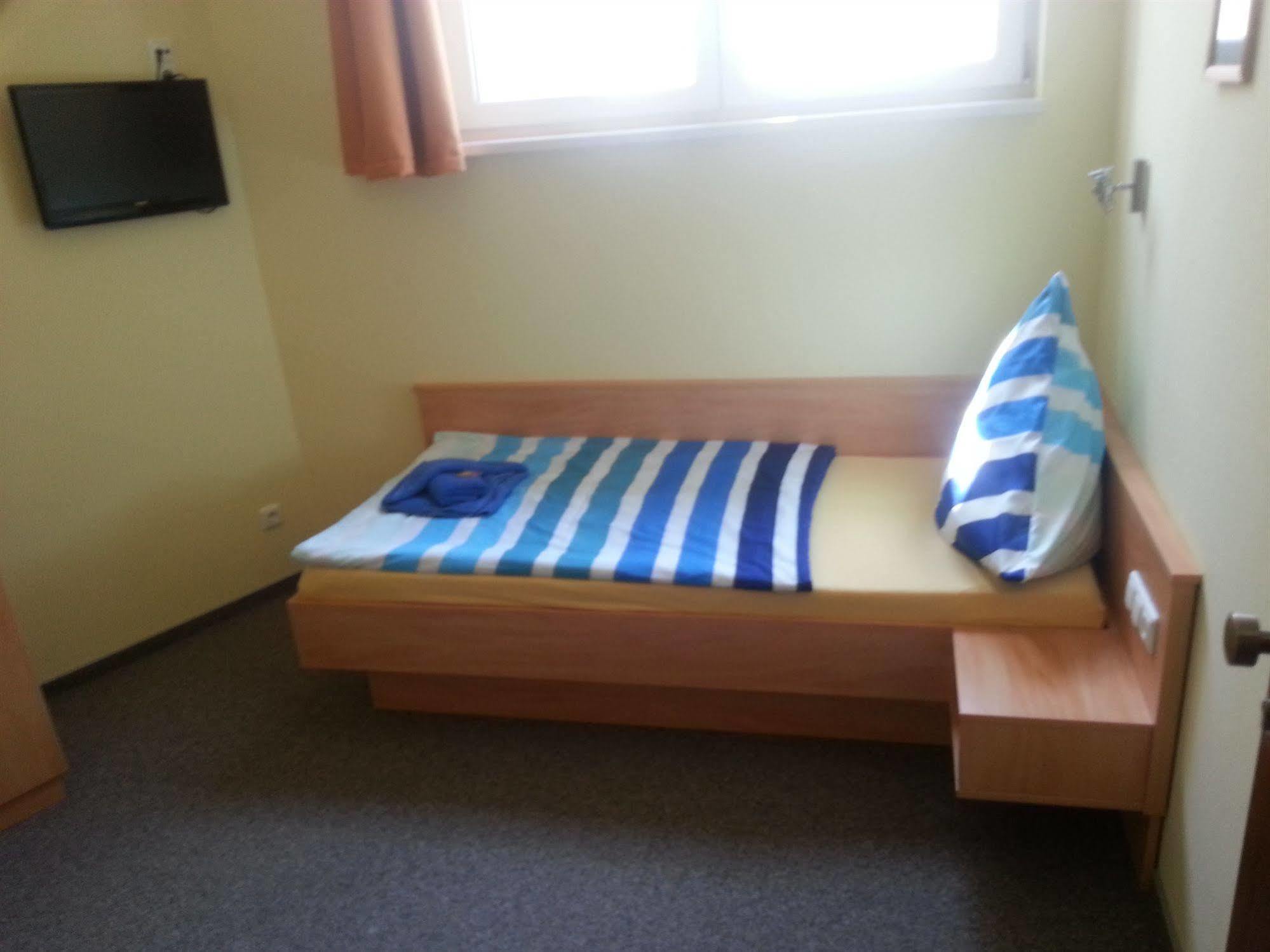 Kenner Treff Hotell Exteriör bild