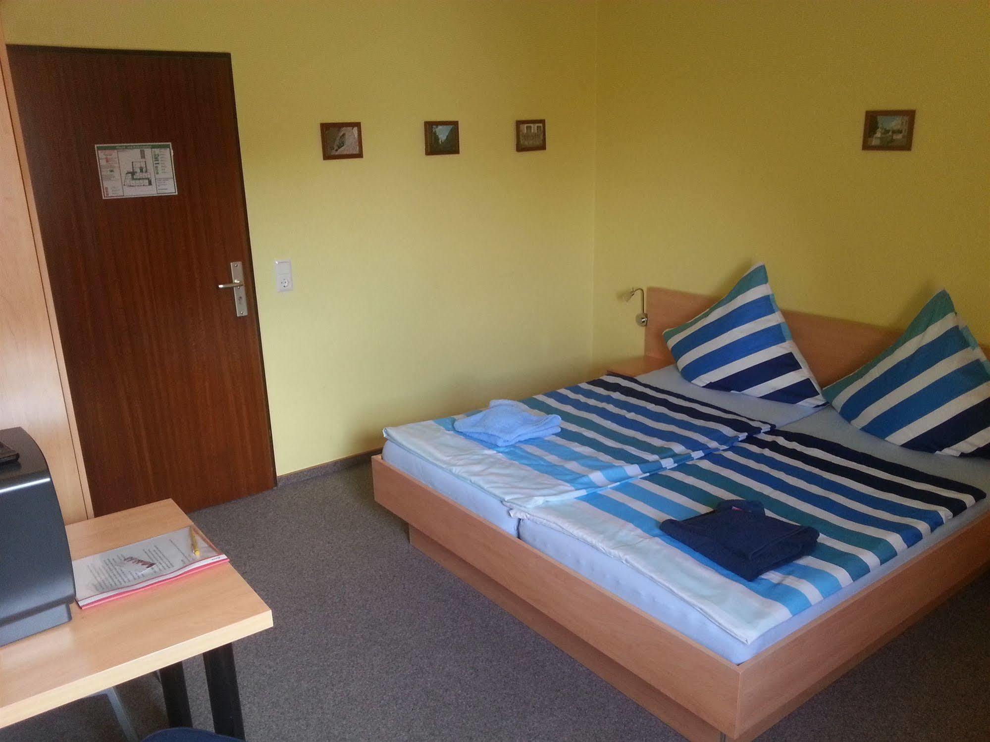 Kenner Treff Hotell Exteriör bild