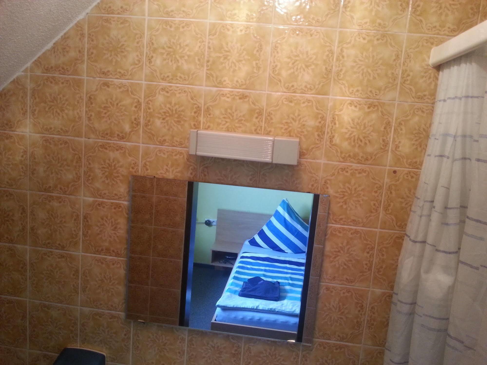 Kenner Treff Hotell Exteriör bild